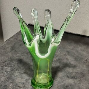 Green and White Opalescent Art Glass Vase 6 Finger